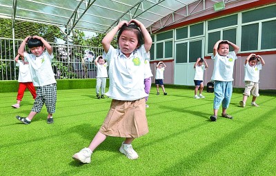 学生课间广播体操好处_广播体操对学生身体健康的影响_广播体操做的好